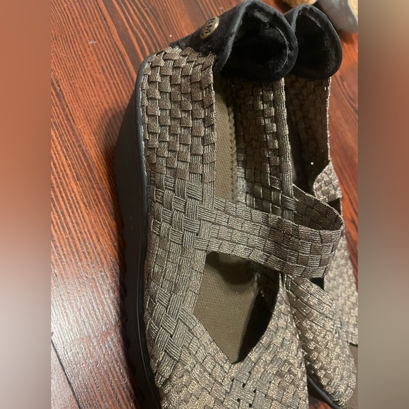 BM - Bernie mev sandals gold tone size 10 good condition retail is $104 - Picture 2 of 5